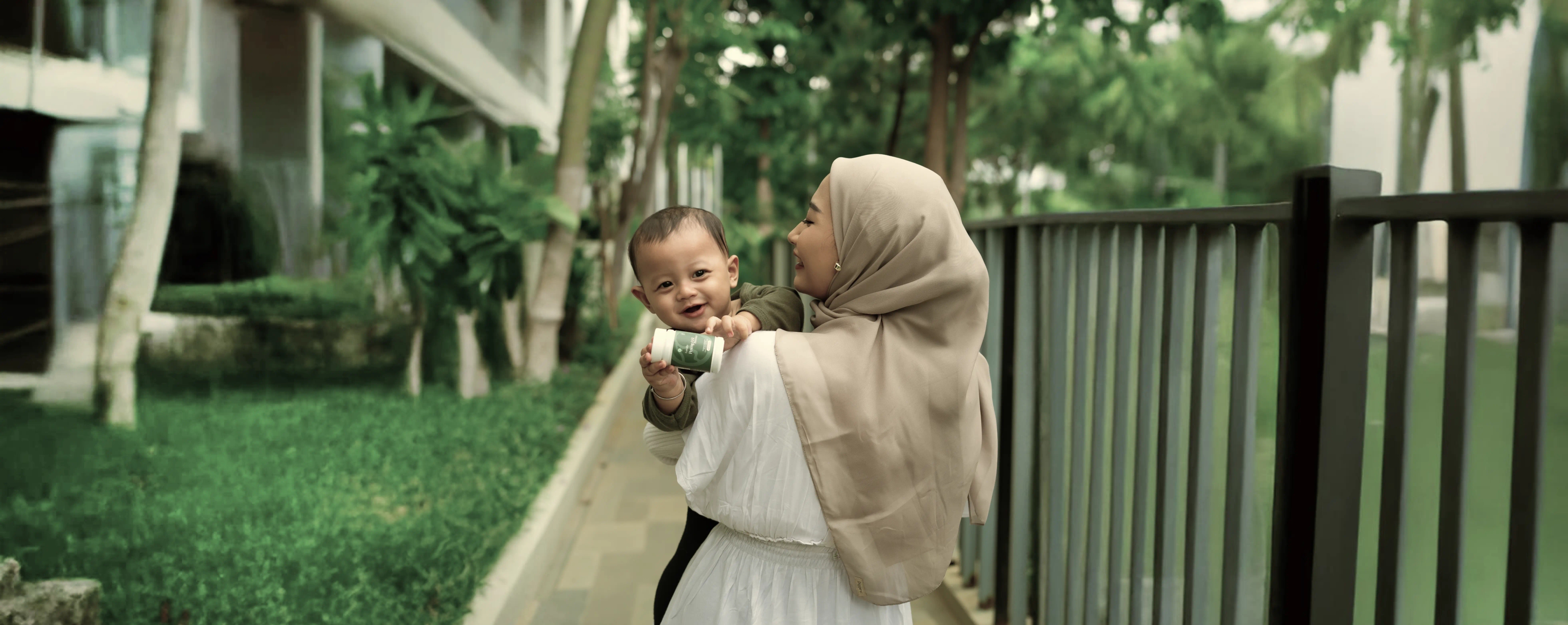 Luxuby Mother Carrying Her Baby